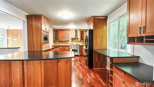 $4,200 | 2830 216th Avenue Southeast, Sammamish, WA 98075