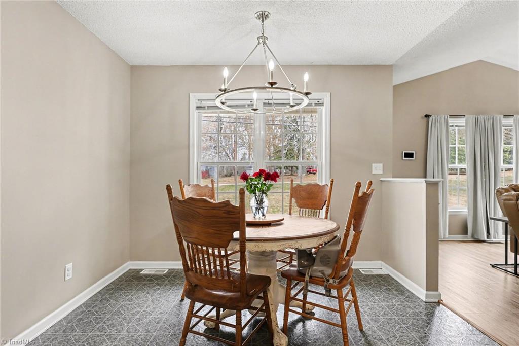 323 Jarrett Road Thomasville, NC 27360 - Photo 6 of 25 Gallery Image 6