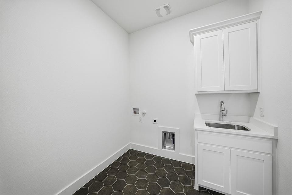205 Ardsley Way Allen, TX 75013 - Photo 17 of 37 a view of a room with cabinets