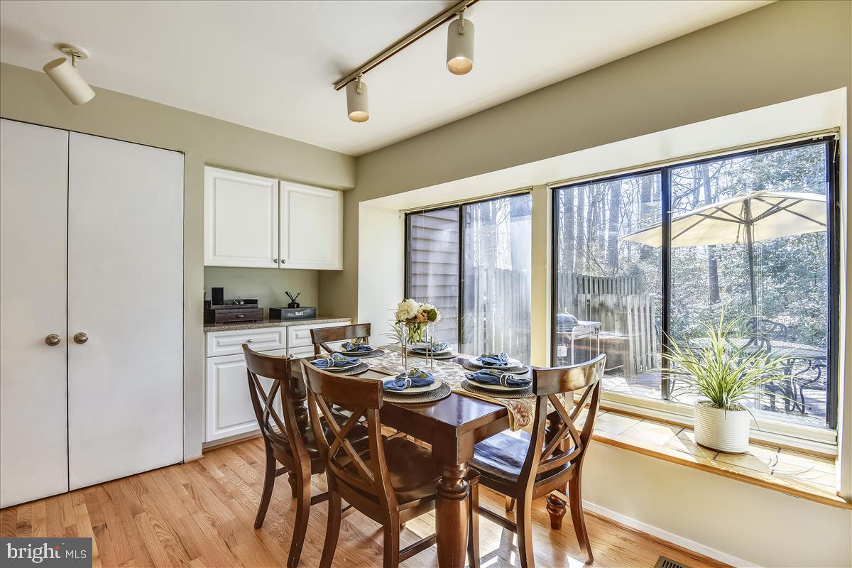 2021 Turtle Pond Drive Reston, VA 20191 - Photo 18 of 57 Breakfast area in kitchen with ceramic tiled ledge