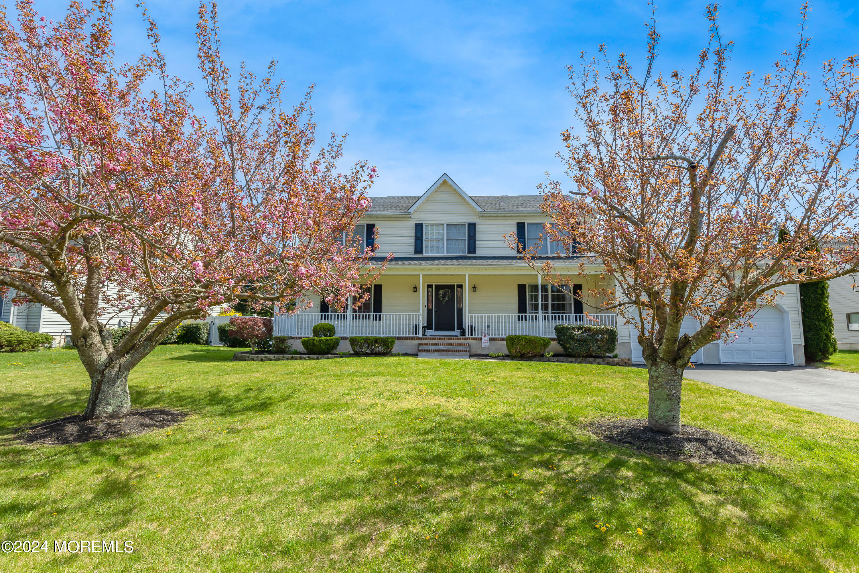 606 YELLOWBRICK RD BRICK-2