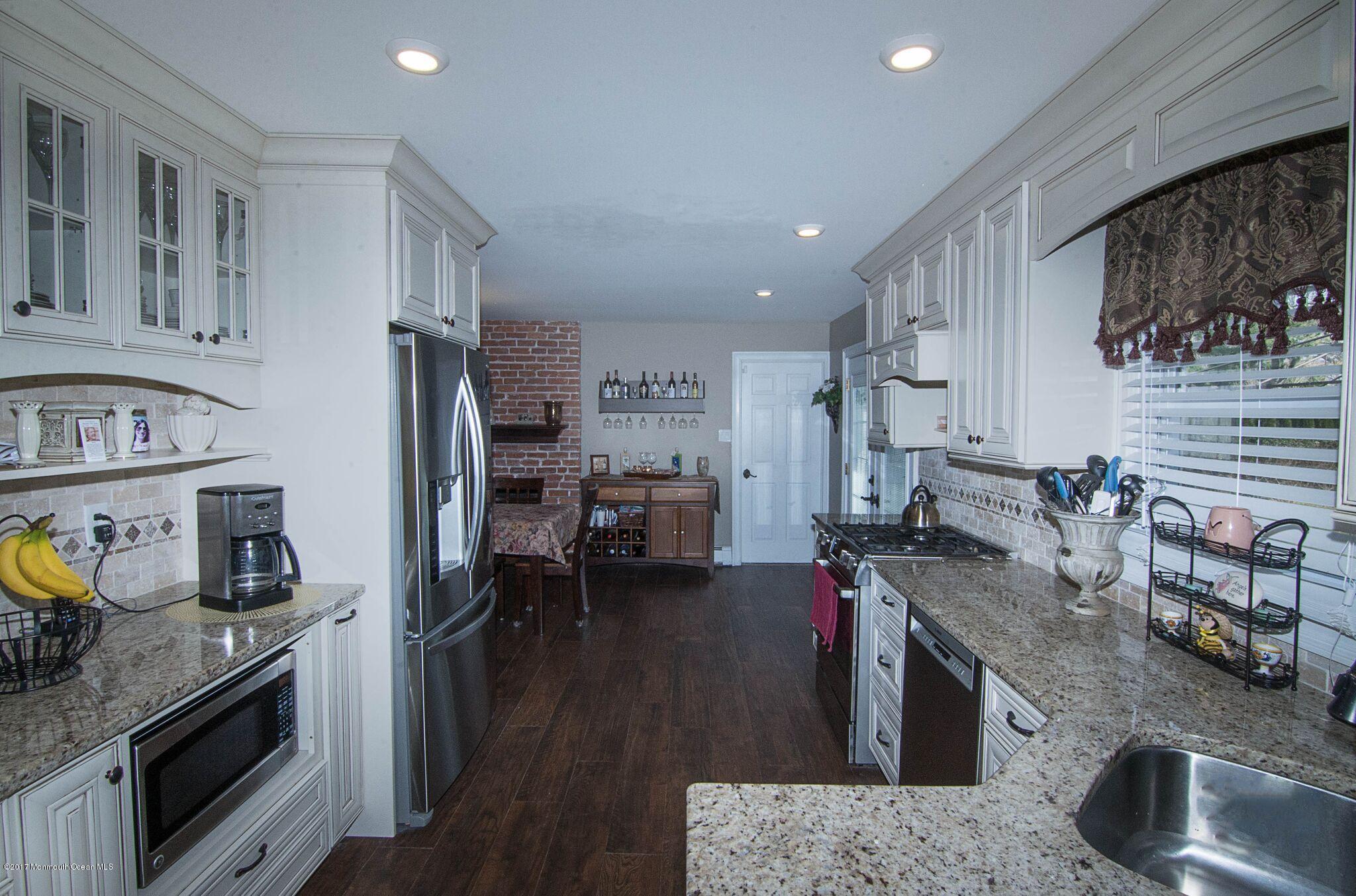 21 Crabtree Road Old Bridge, NJ 07747 - Photo 10 of 34 5