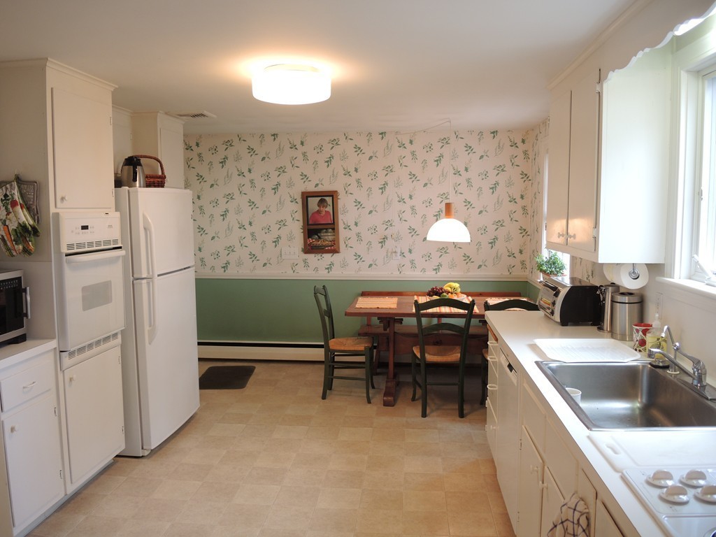 133 Tudor Road Needham, MA 02492 - Photo 10 of 27