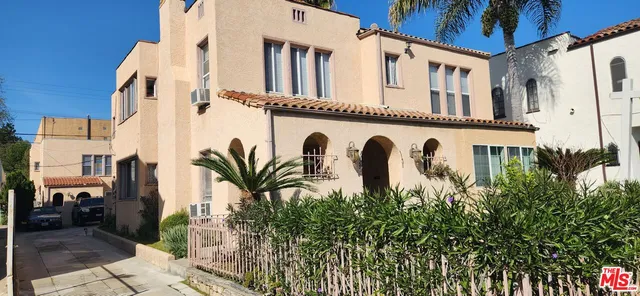 $3,000 | 1129 Queen Anne Place, Los Angeles, CA 90019