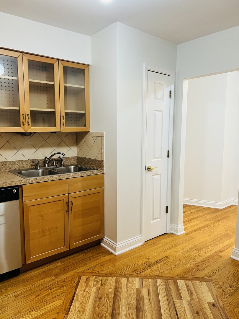 9001 Golf Road, Unit 2I Des Plaines, IL 60016 - Photo 5 of 20