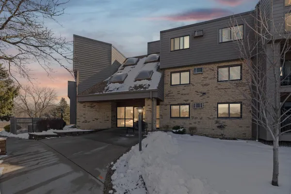 $129,900 | 1000 41st Avenue Northeast, Unit 306, Columbia Heights, MN 55421