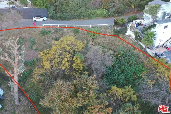 a view of a tennis court