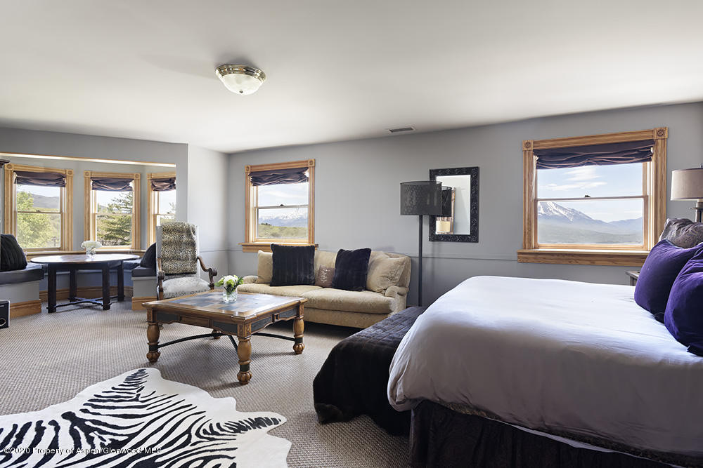 880 Buck Point Road Carbondale, CO 81623 - Photo 18 of 40 a bedroom with two beds and a window