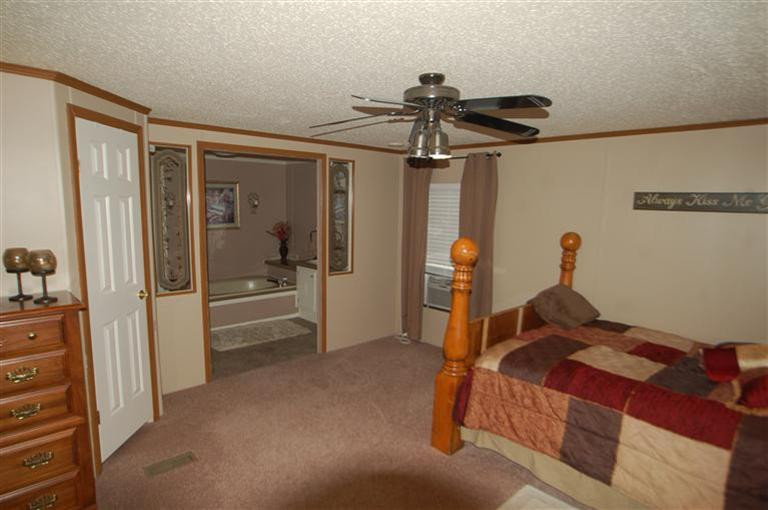 3675 McKee Road Irvine, KY 40336 - Photo 24 of 35 Open Bathroom and master bedroom really