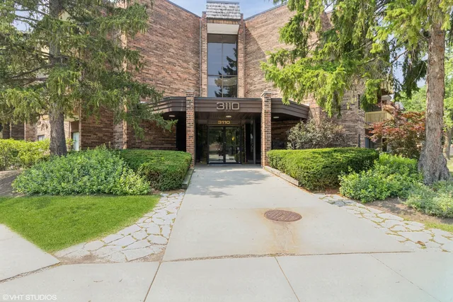 $249,000 | 3110 Pheasant Creek Drive, Unit 110, Northbrook, IL 60062