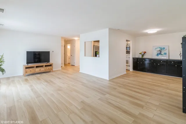 $249,000 | 3110 Pheasant Creek Drive, Unit 110, Northbrook, IL 60062