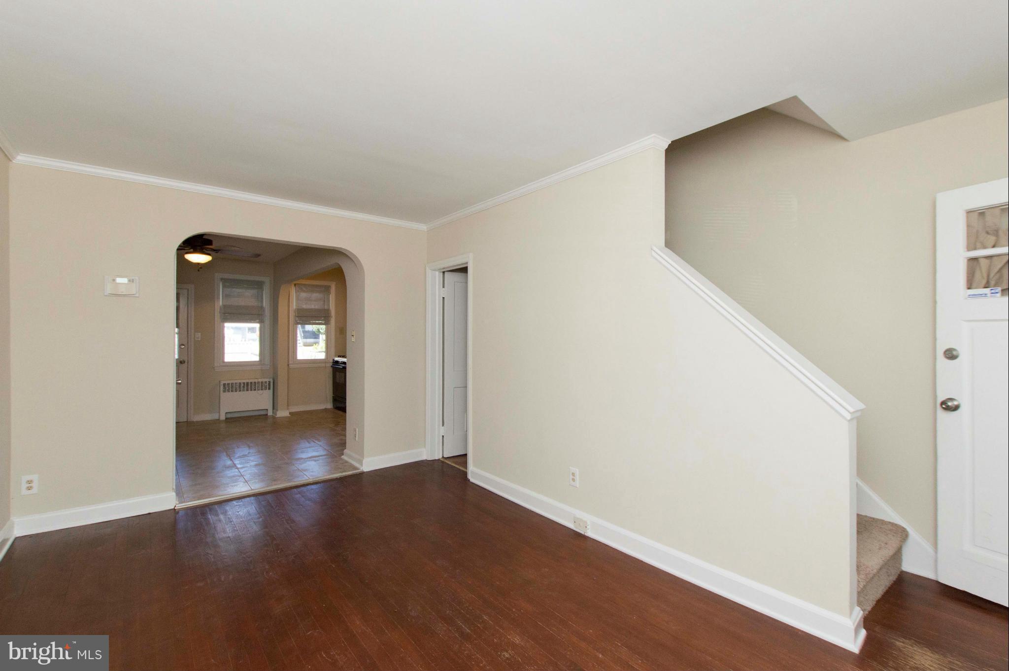 3546 Benzinger Road Baltimore, MD 21229 - Photo 5 of 30 Living Room
