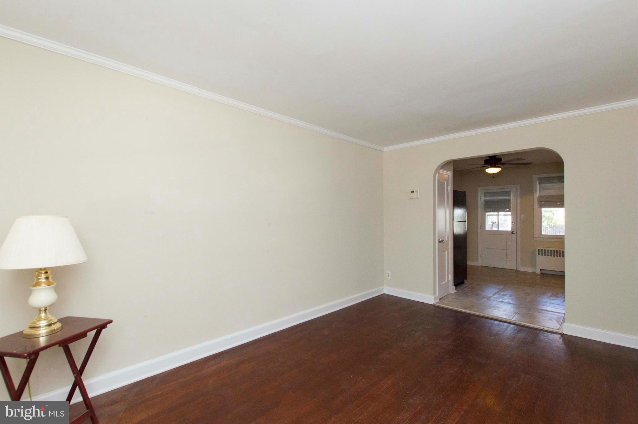 3546 Benzinger Road Baltimore, MD 21229 - Photo 6 of 30 Living Room