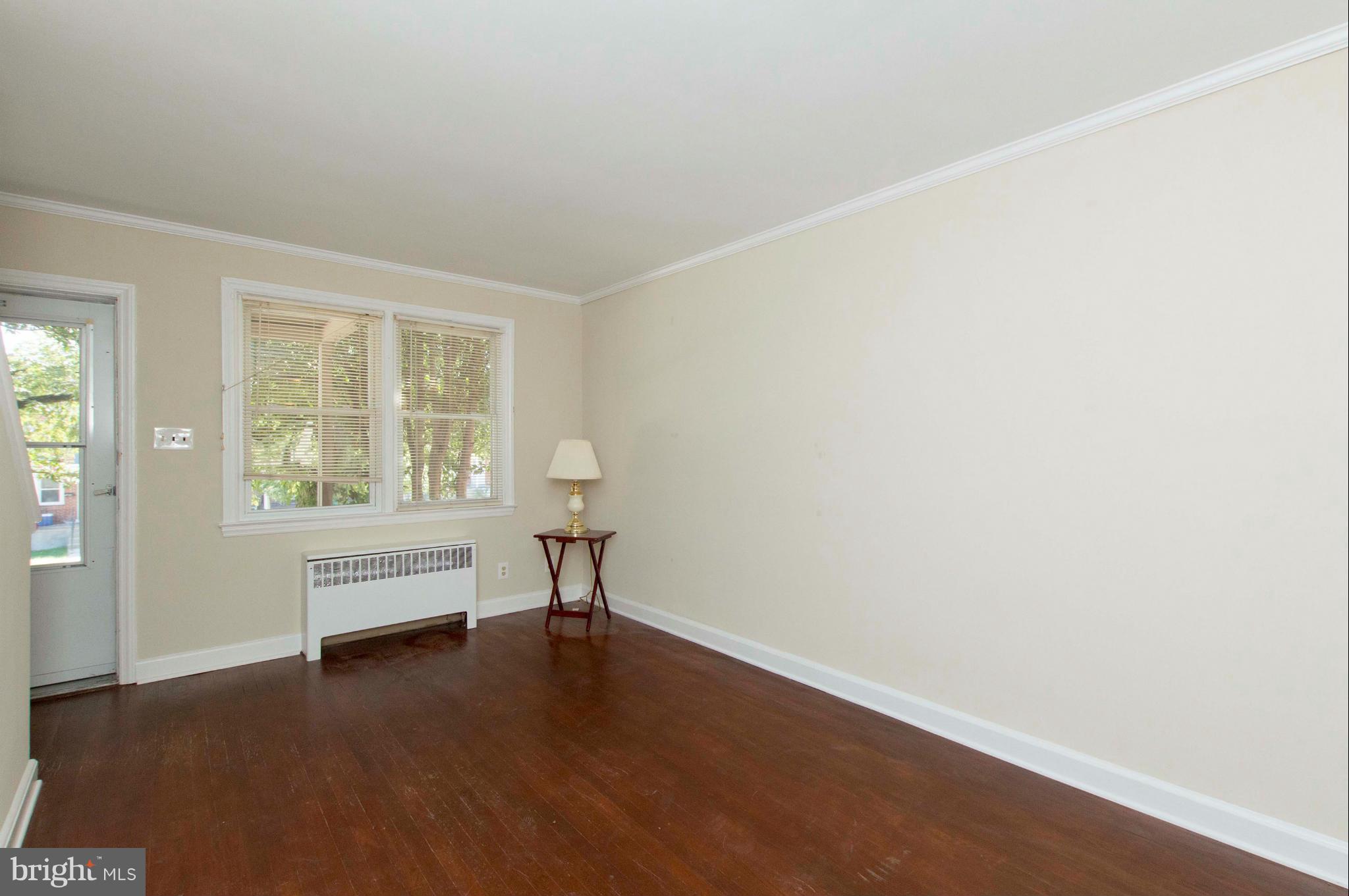 3546 Benzinger Road Baltimore, MD 21229 - Photo 7 of 30 Living Room
