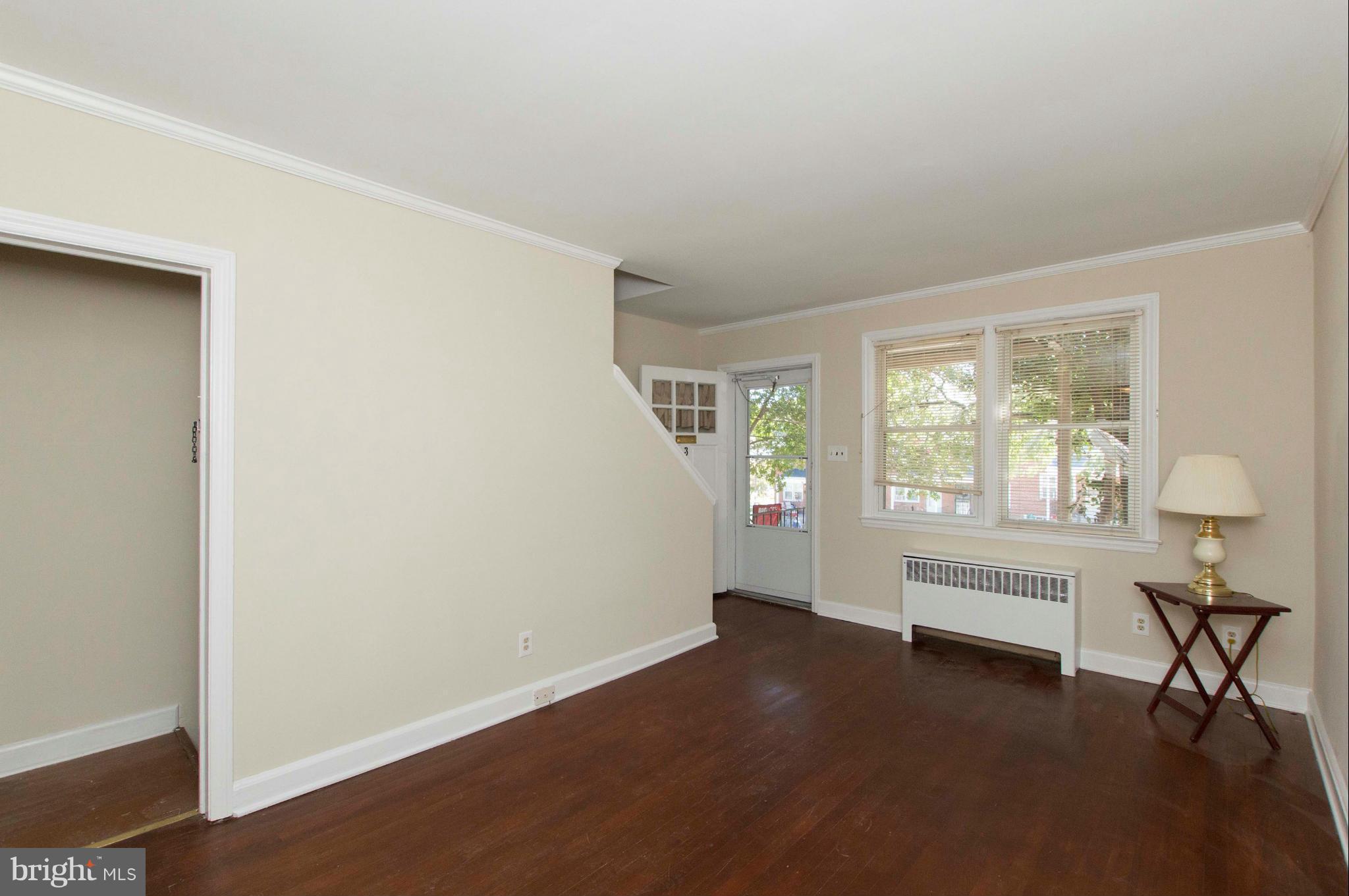 3546 Benzinger Road Baltimore, MD 21229 - Photo 8 of 30 Living Room