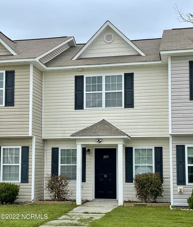 $1,375 | 203 Lanieve Court, Unit 11, Hubert, NC 28539