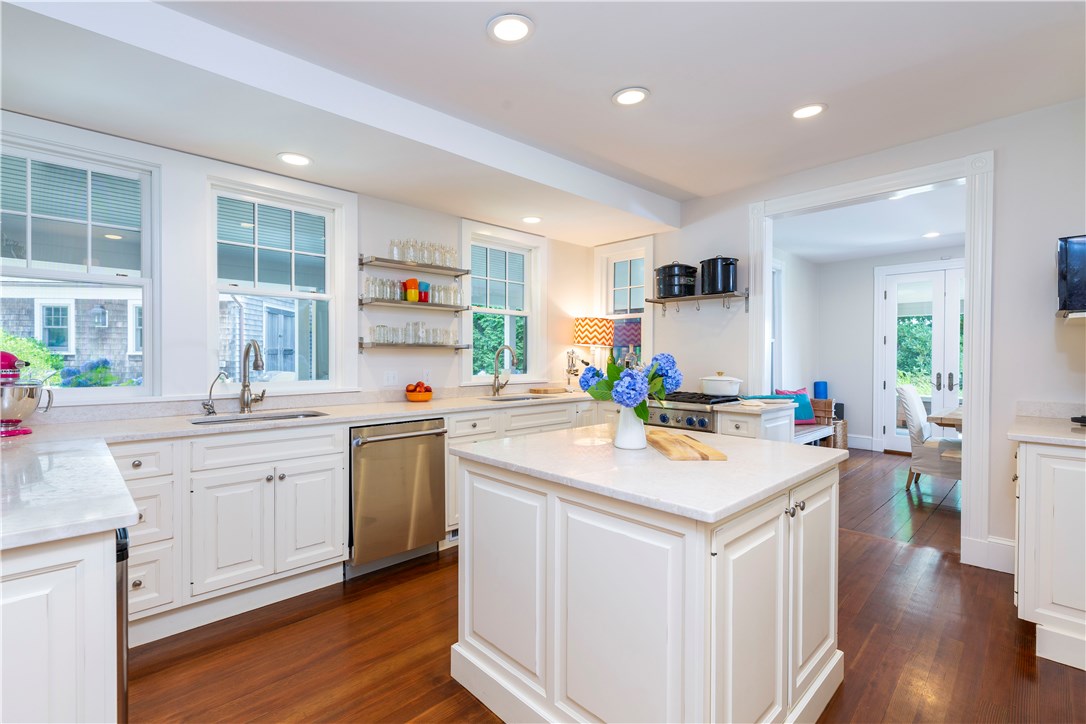 9 Bryer Avenue Jamestown, RI 02835 - Photo 21 of 48