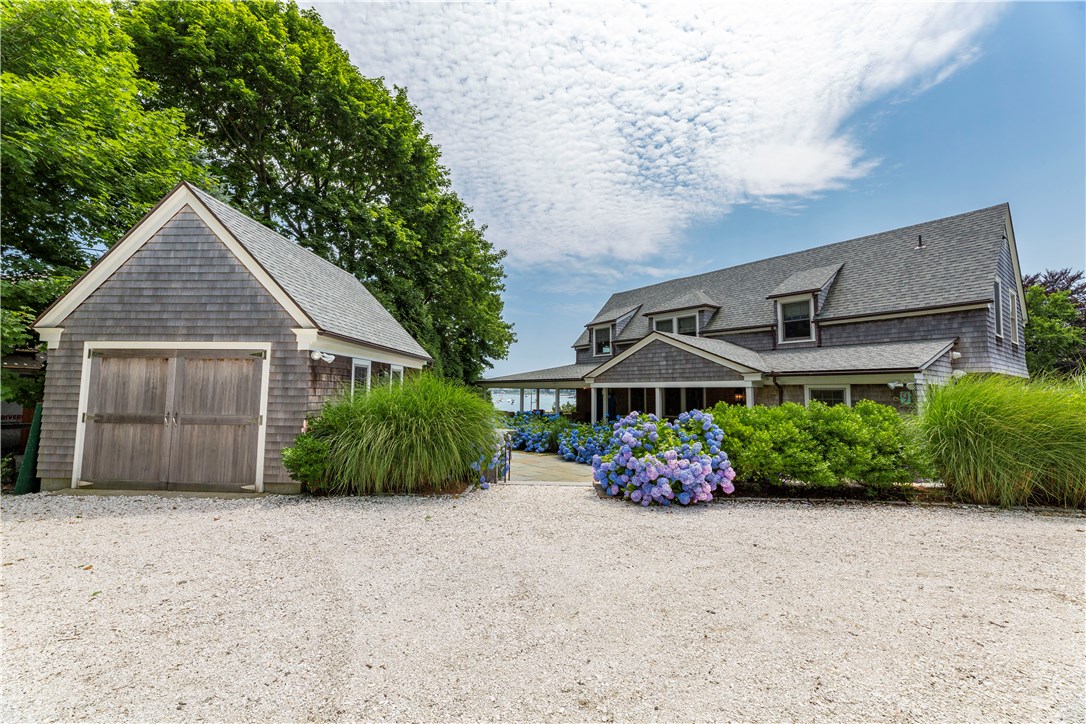 9 Bryer Avenue Jamestown, RI 02835 - Photo 4 of 48