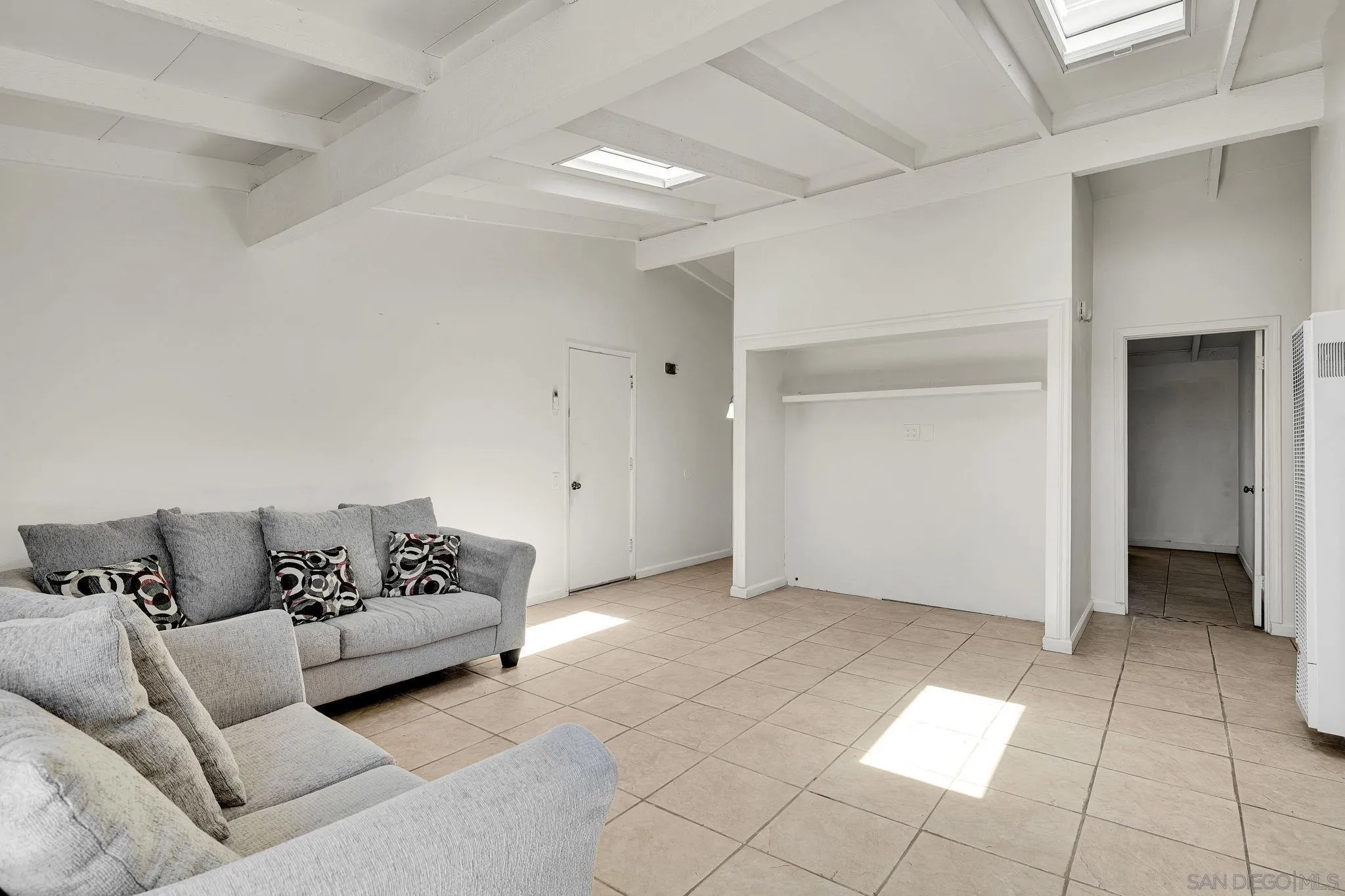 920 Raintree Place Vista, CA 92084 - Photo 9 of 22