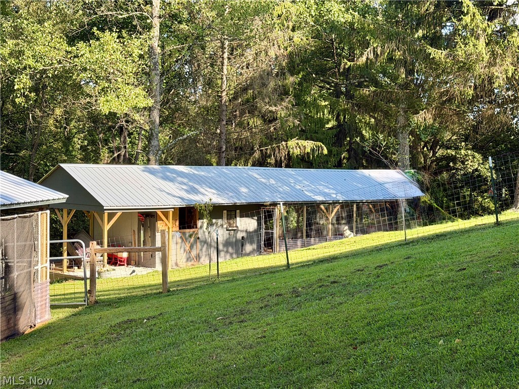 450 Beeman Road Washington, WV 26181 - Photo 17 of 24 chicken coops ...