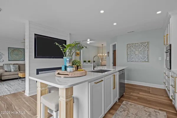 $3,650 | 201 West Glenn Street, Atlantic Beach, NC 28512