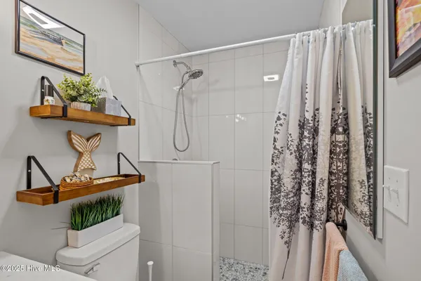 $3,650 | 201 West Glenn Street, Atlantic Beach, NC 28512