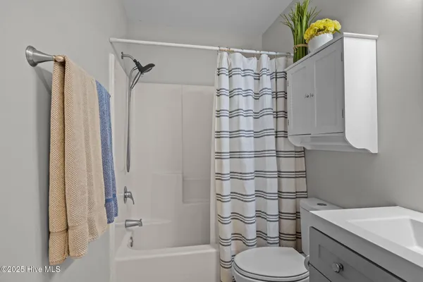 $3,650 | 201 West Glenn Street, Atlantic Beach, NC 28512