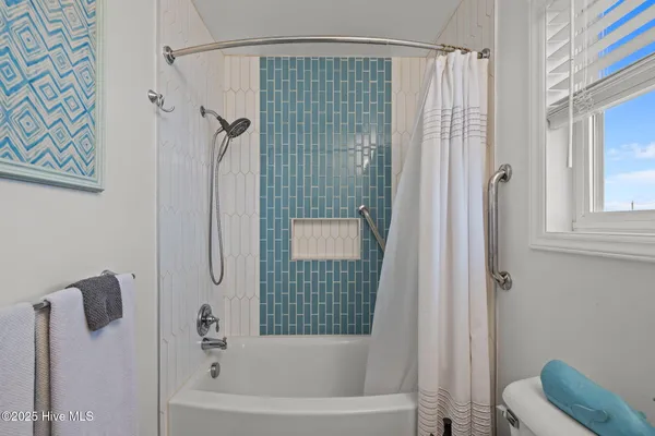 $3,650 | 201 West Glenn Street, Atlantic Beach, NC 28512