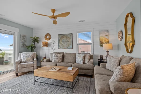 $3,650 | 201 West Glenn Street, Atlantic Beach, NC 28512