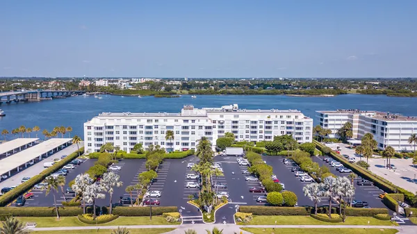 $2,950 | 2840 South Ocean Boulevard, Unit 1090, Palm Beach, FL 33480
