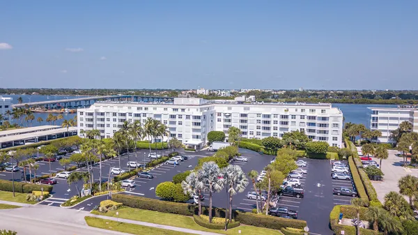 $2,950 | 2840 South Ocean Boulevard, Unit 1090, Palm Beach, FL 33480