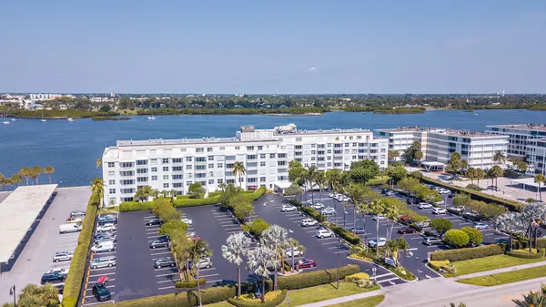 $2,950 | 2840 South Ocean Boulevard, Unit 1090, Palm Beach, FL 33480