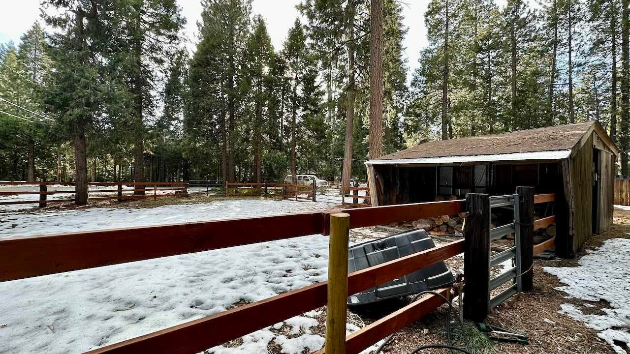 2240 Davis Place Road Mount Shasta, CA 96067 - Photo 33 of 35 Gallery Image 33
