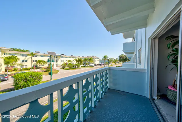 a view of kitchen with washer and dryer
