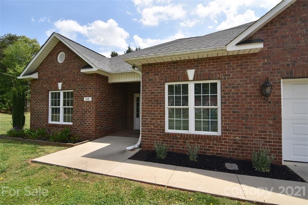 508 Rock Barn Road Northeast Conover, NC 28613 - Photo 4 of 48 Gallery Image 4