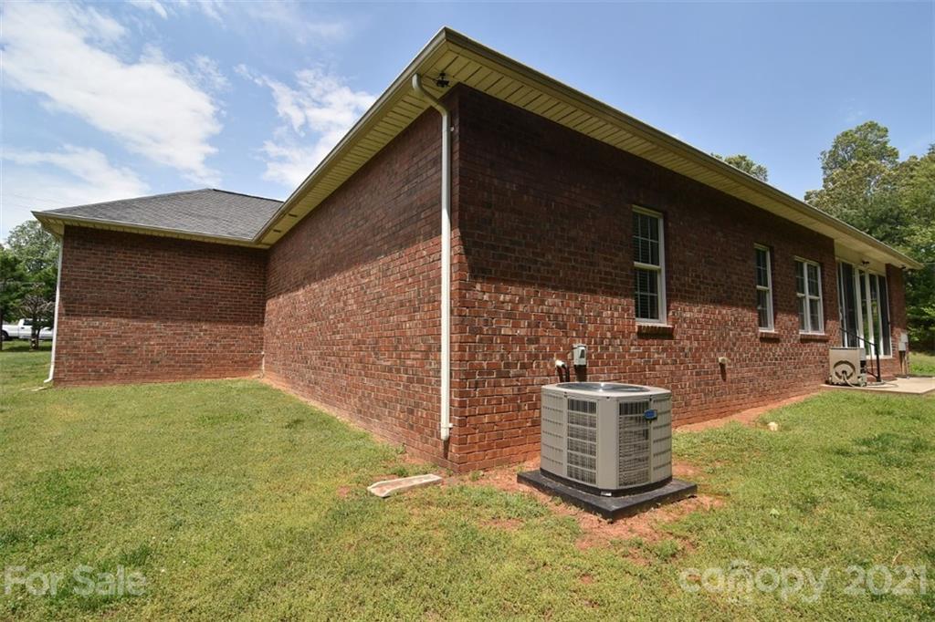 508 Rock Barn Road Northeast Conover, NC 28613 - Photo 8 of 48 Gallery Image 8