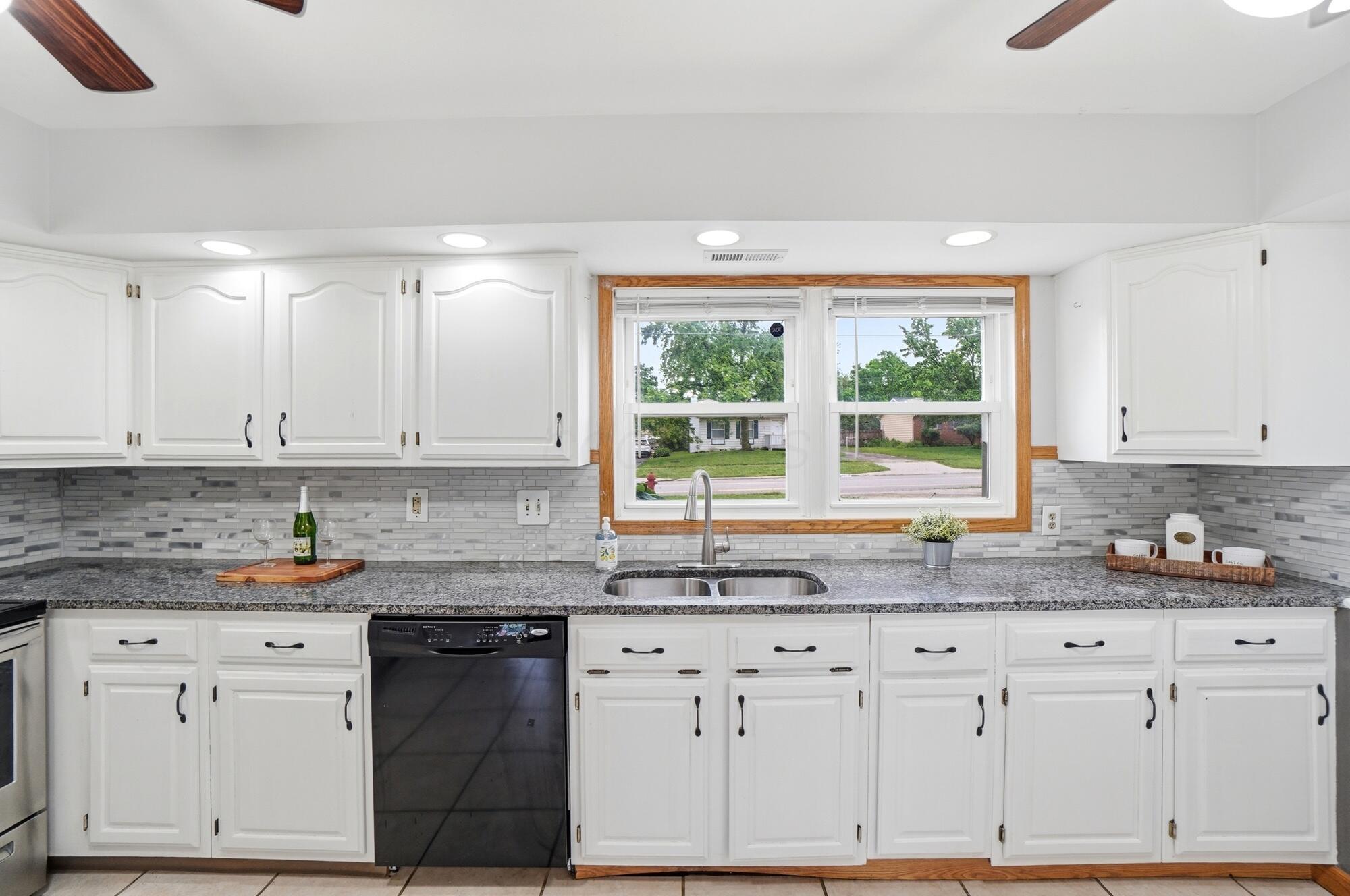 3369 Dempsey Road Westerville, OH 43081 - Photo 13 of 42 Kitchen