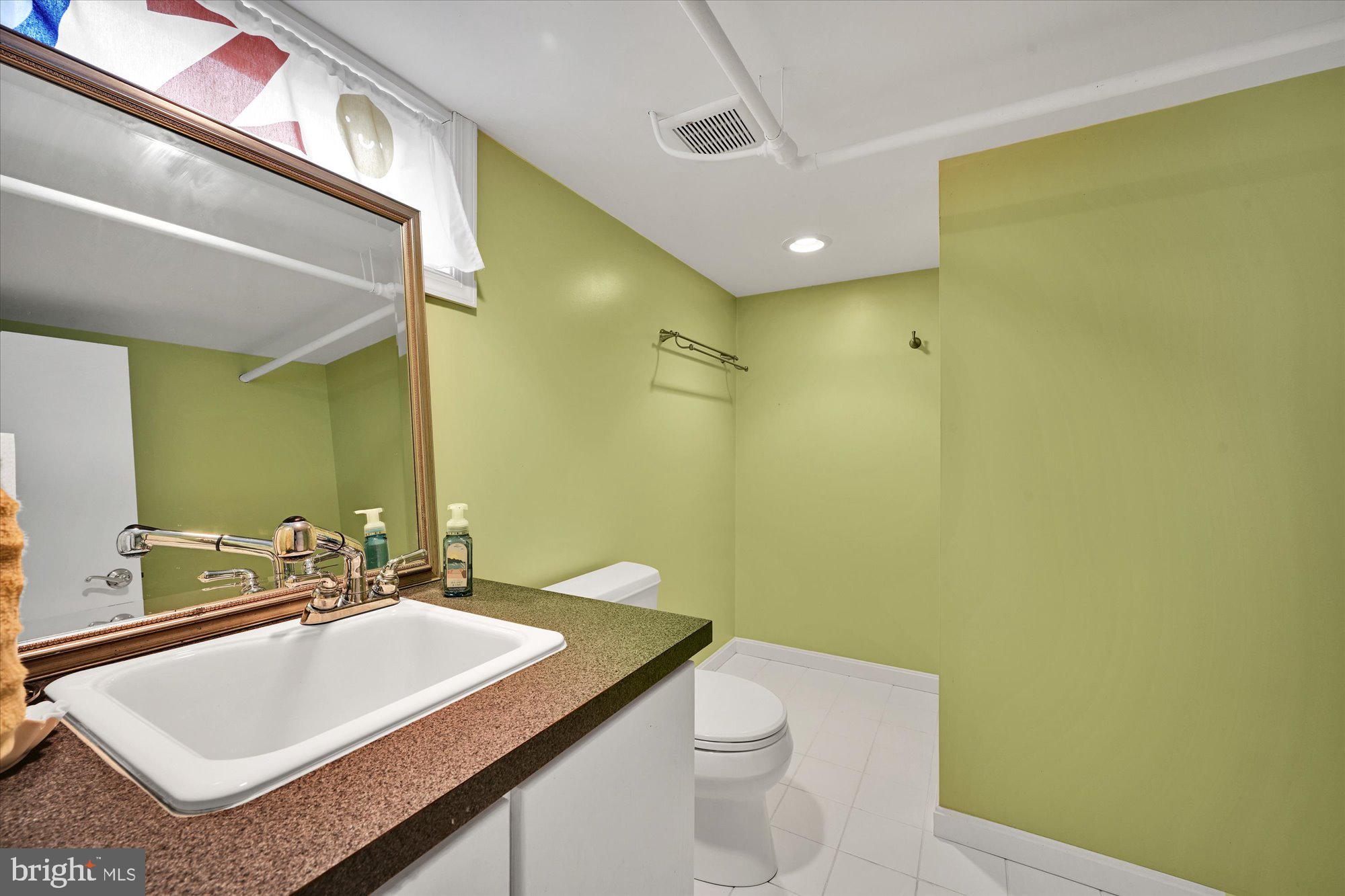 104 North Decatur Street Strasburg, PA 17579 - Photo 23 of 28 Full Bathroom