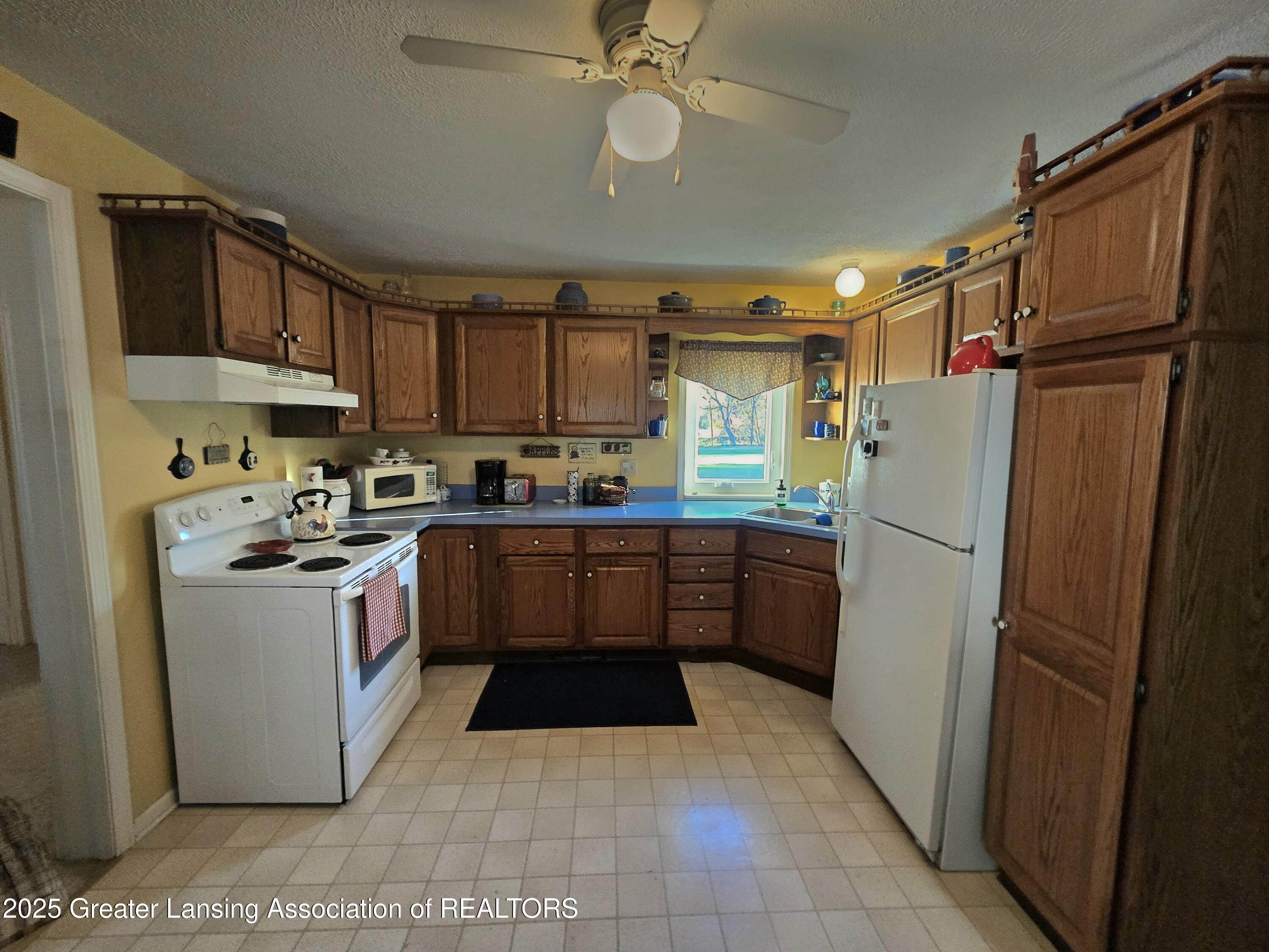 4468 Whittum Road Eaton Rapids, MI 48827 - Photo 9 of 45 20251009_175543