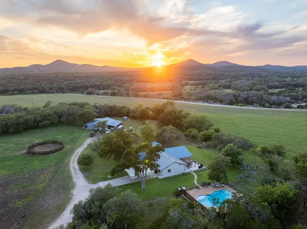 $829,900 | 3273 Privilege Creek Road, Pipe Creek, TX 78063