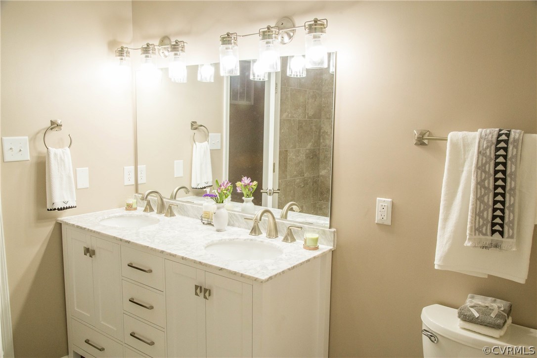 1768 Altman Road Henrico, VA 23228 - Photo 34 of 47 Shared bathroom from hall to bedroom
