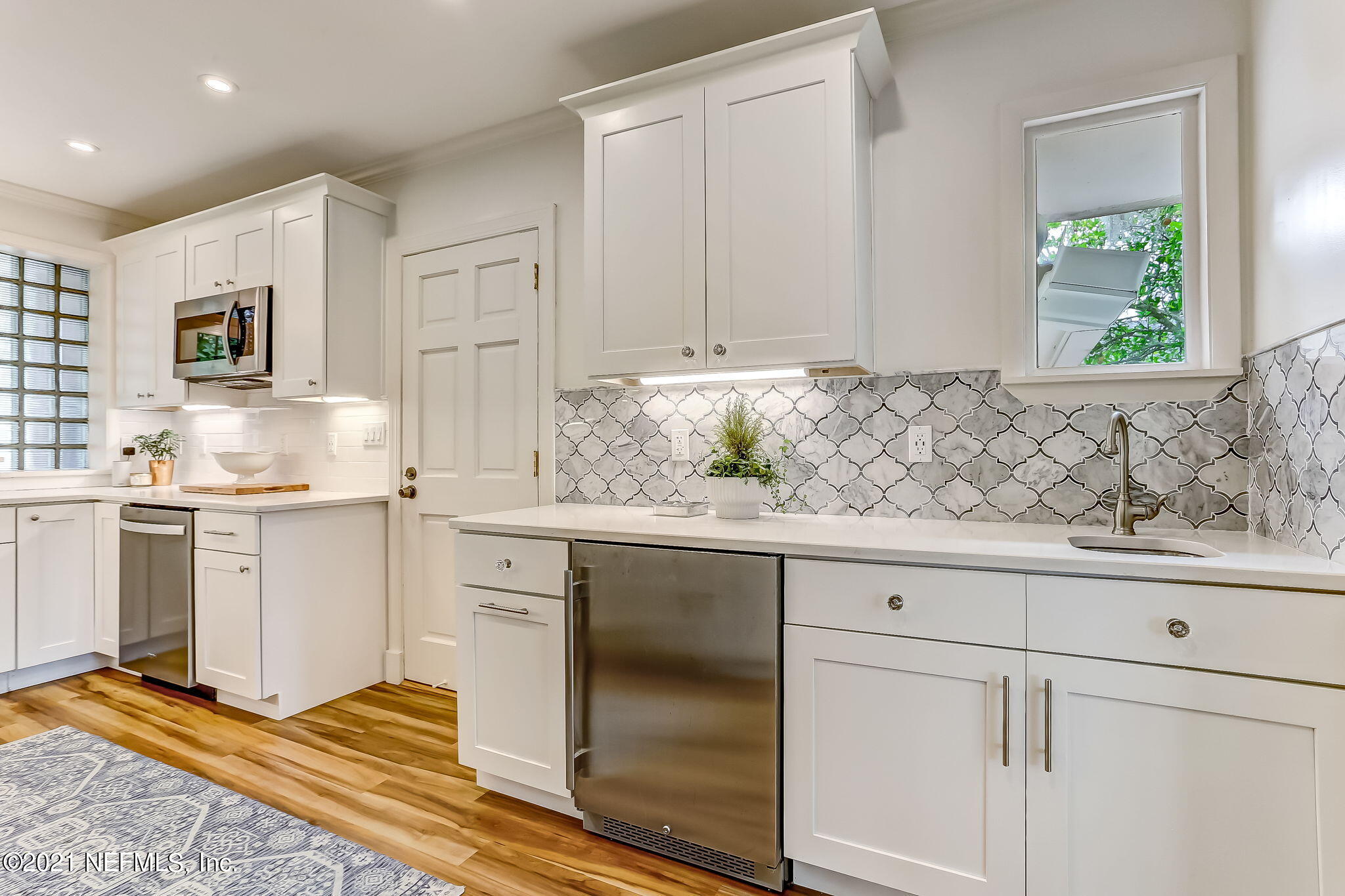 1516 Lorimier Road Jacksonville, FL 32207 - Photo 19 of 41 Wine fridge and prep sink