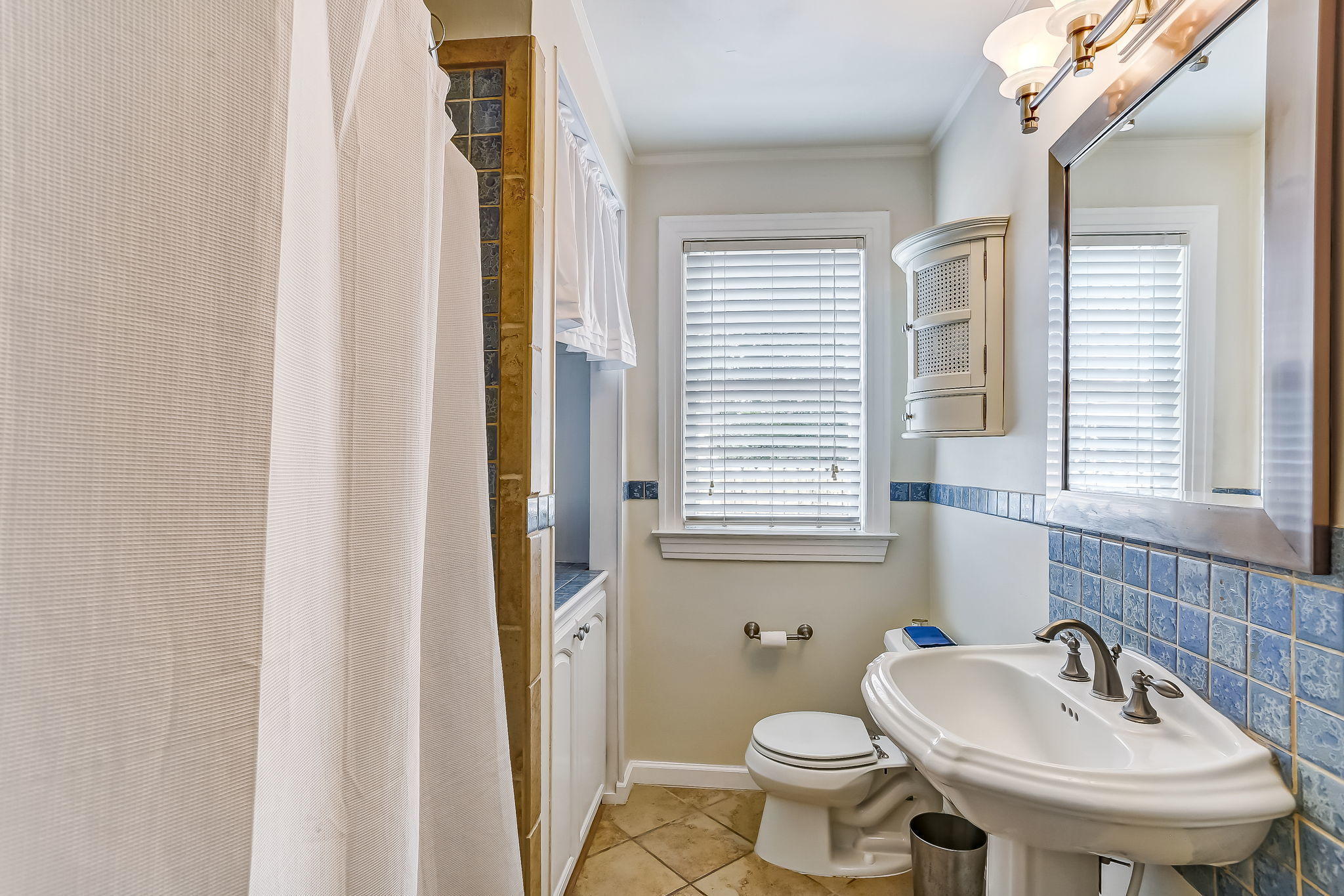 1516 Lorimier Road Jacksonville, FL 32207 - Photo 31 of 41 2nd bathroom