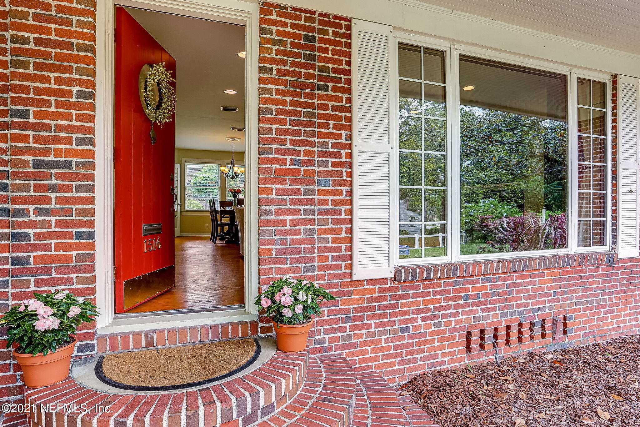 1516 Lorimier Road Jacksonville, FL 32207 - Photo 4 of 41 Come on in!