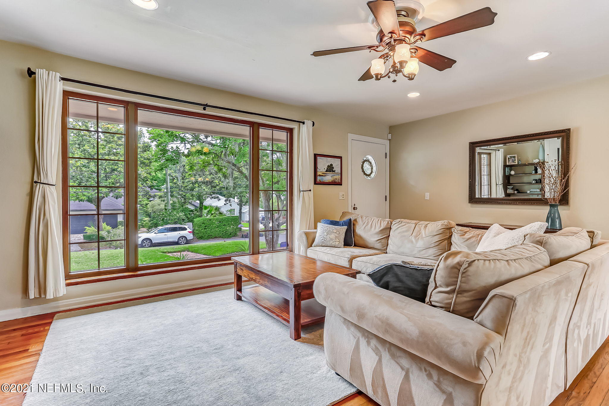 1516 Lorimier Road Jacksonville, FL 32207 - Photo 7 of 41 Picture window with views into the front