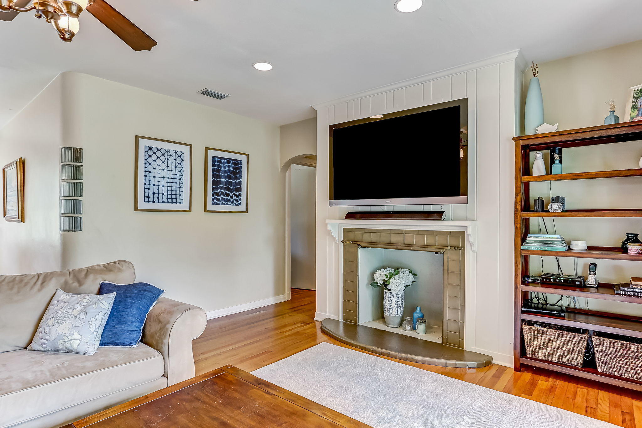1516 Lorimier Road Jacksonville, FL 32207 - Photo 9 of 41 Mounted TV over fireplace