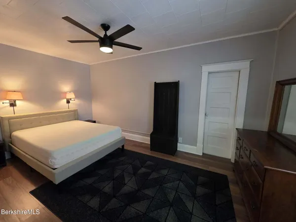 a very nice looking room with a ceiling fan