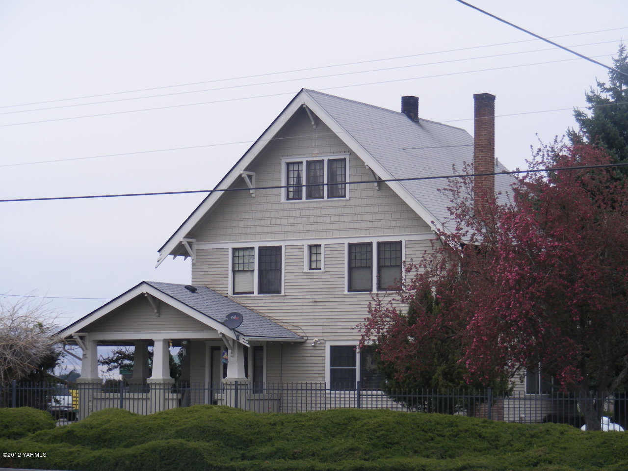 5930 Lateral B Road Wapato, WA 98951 - Photo 2 of 4 a front view of house with yard and green space