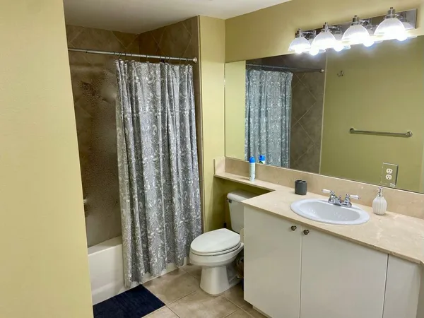 $6,600 | 802 West Windward Way, Unit 203, Lantana, FL 33462