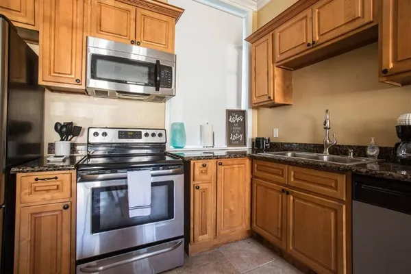 $1,700 | 512 Pelican Avenue, Unit B, New Orleans, LA 70114